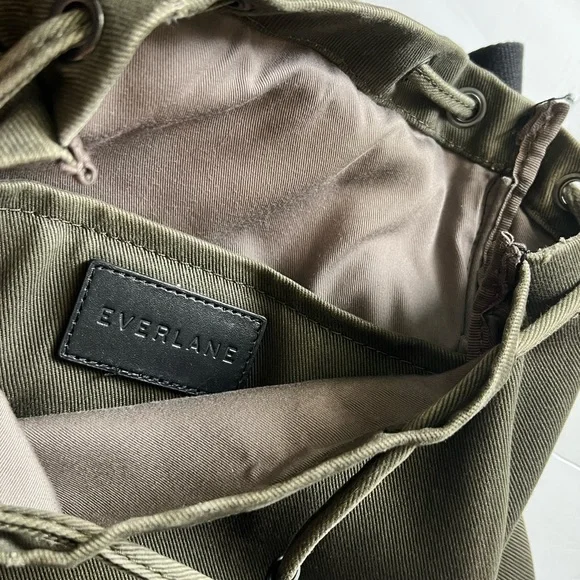 Everlane Modern Snap Backpack in distressed army green canvas Everlane | Bags | Everlane Modern Snap Backpack In  main image 3